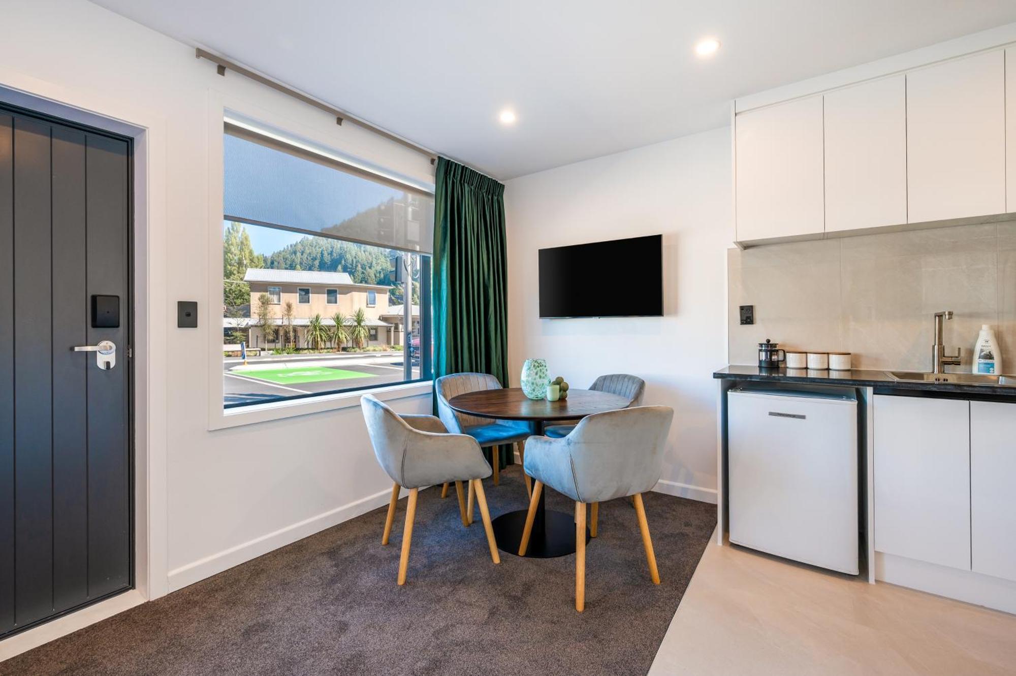 Luxe Suites & Apartments Queenstown Exterior photo